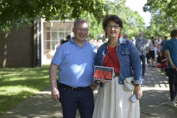 _OHM3987 Ralf Hoffmann, Kreisgeschäftsführer des DRK-Kreisverbandes Herford-Stadt e.V., und Nilgün Özel, Vizepräsidentin des DRK-Landesverbandes Westfalen-Lippe und Mitbegründerin von SofHi